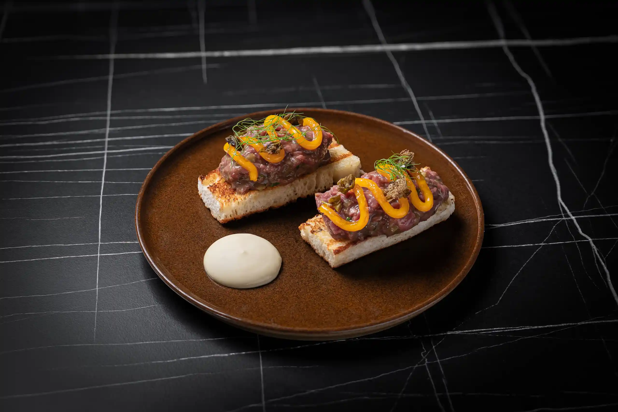 Tártaro de filete en tostón